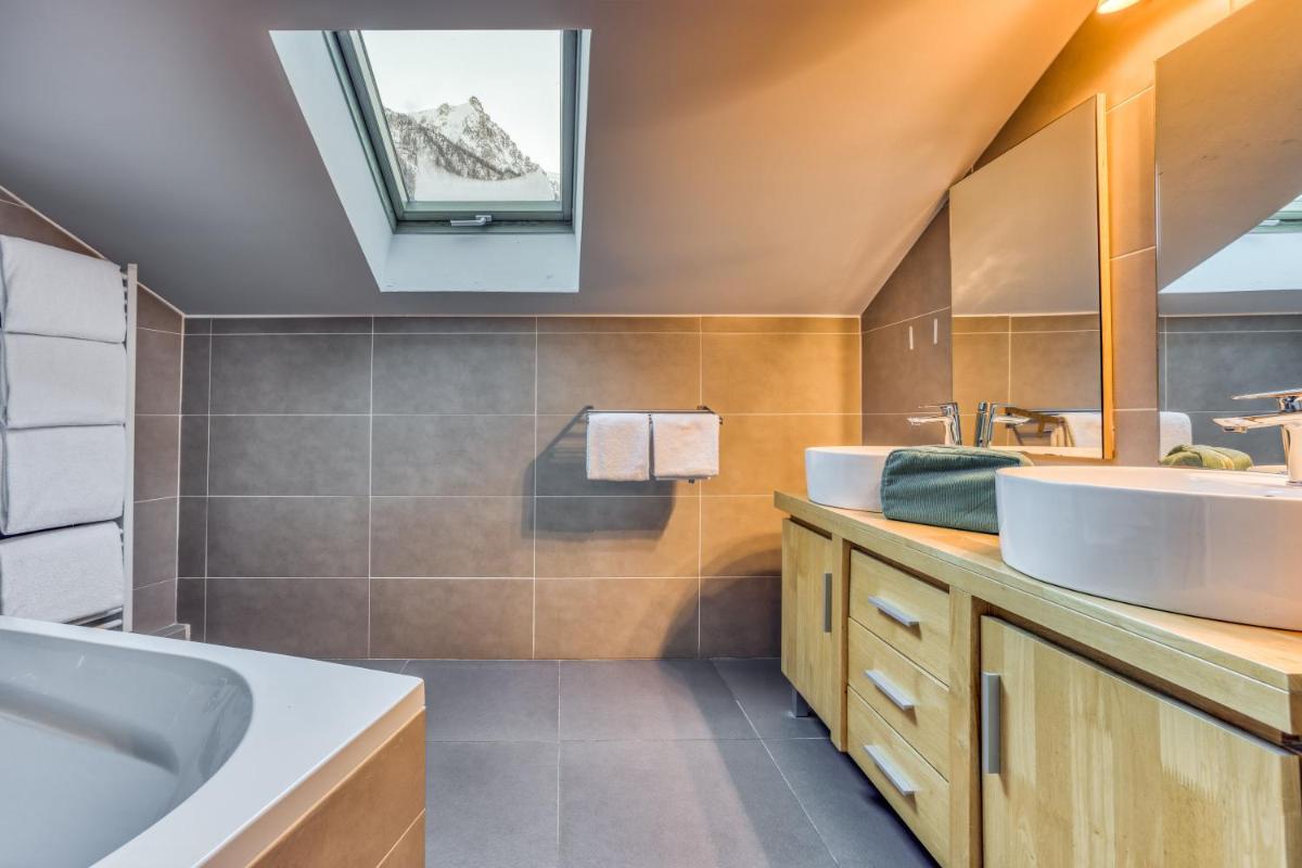 Salle de bains dans l'établissement Hôtel Lyret