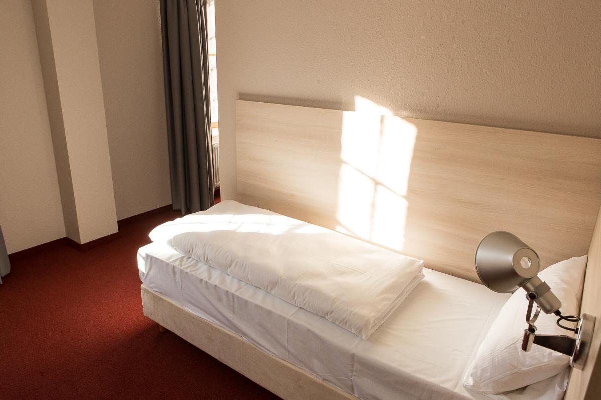 Rasthof & Motel Hermsdorfer Kreuz - Housity