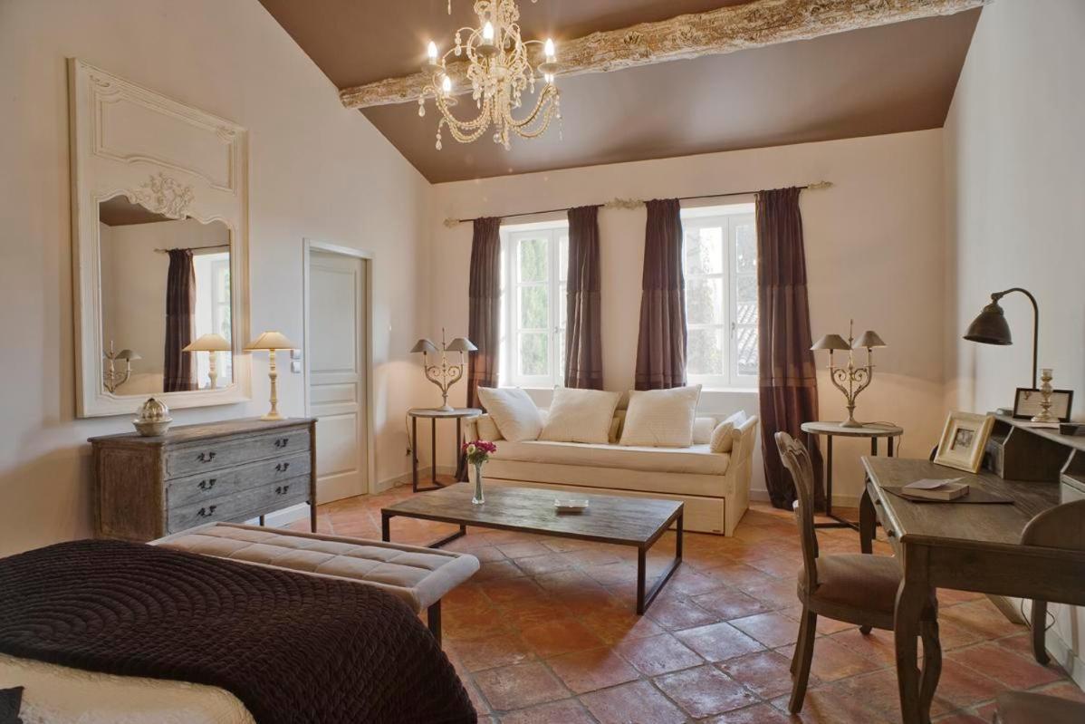 Coin salon dans l'établissement Le Domaine Du Colombier