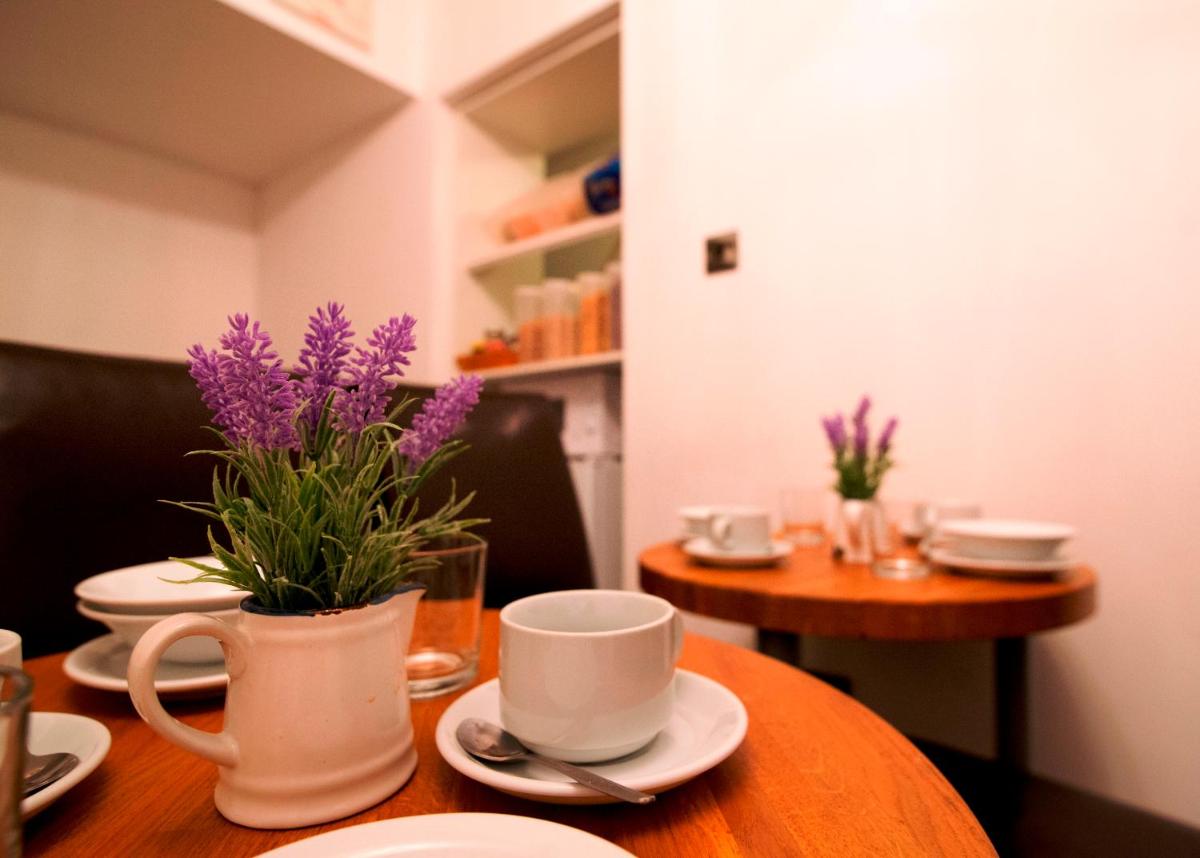 Three Bridges B & B - Gatwick - Housity