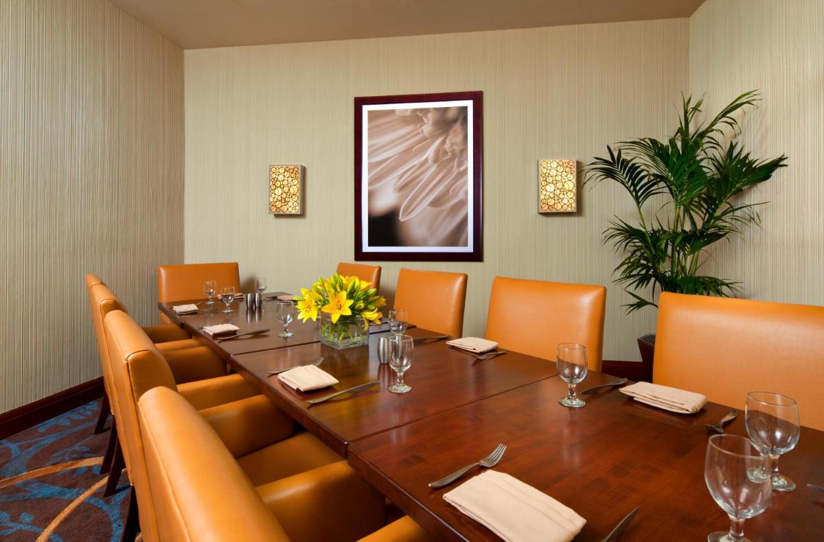 Sheraton Agoura Hills Hotel - Housity