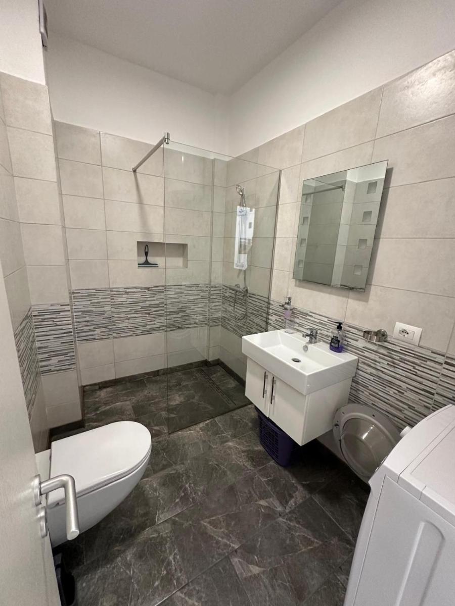 Gjiri i Lalzit Lura 3 Apartment Toni - Housity