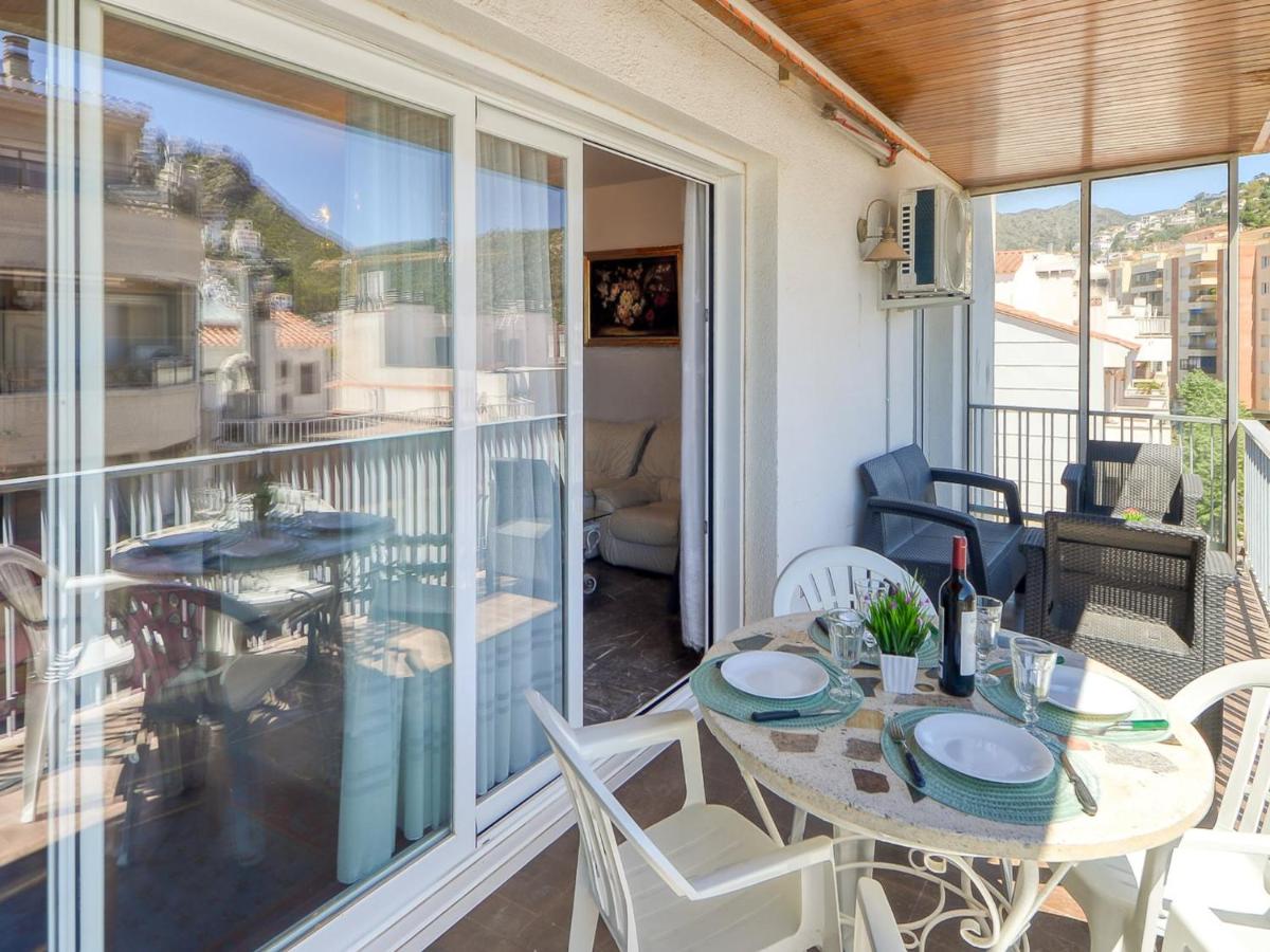 Apartment by Roses Beach with Mountain Views - Housity