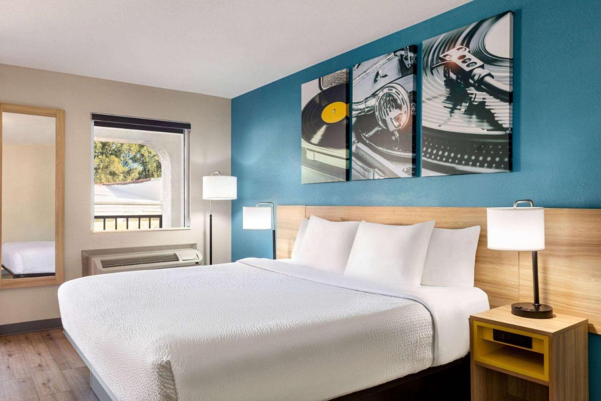 Days Inn by Wyndham Memphis at Graceland - Housity