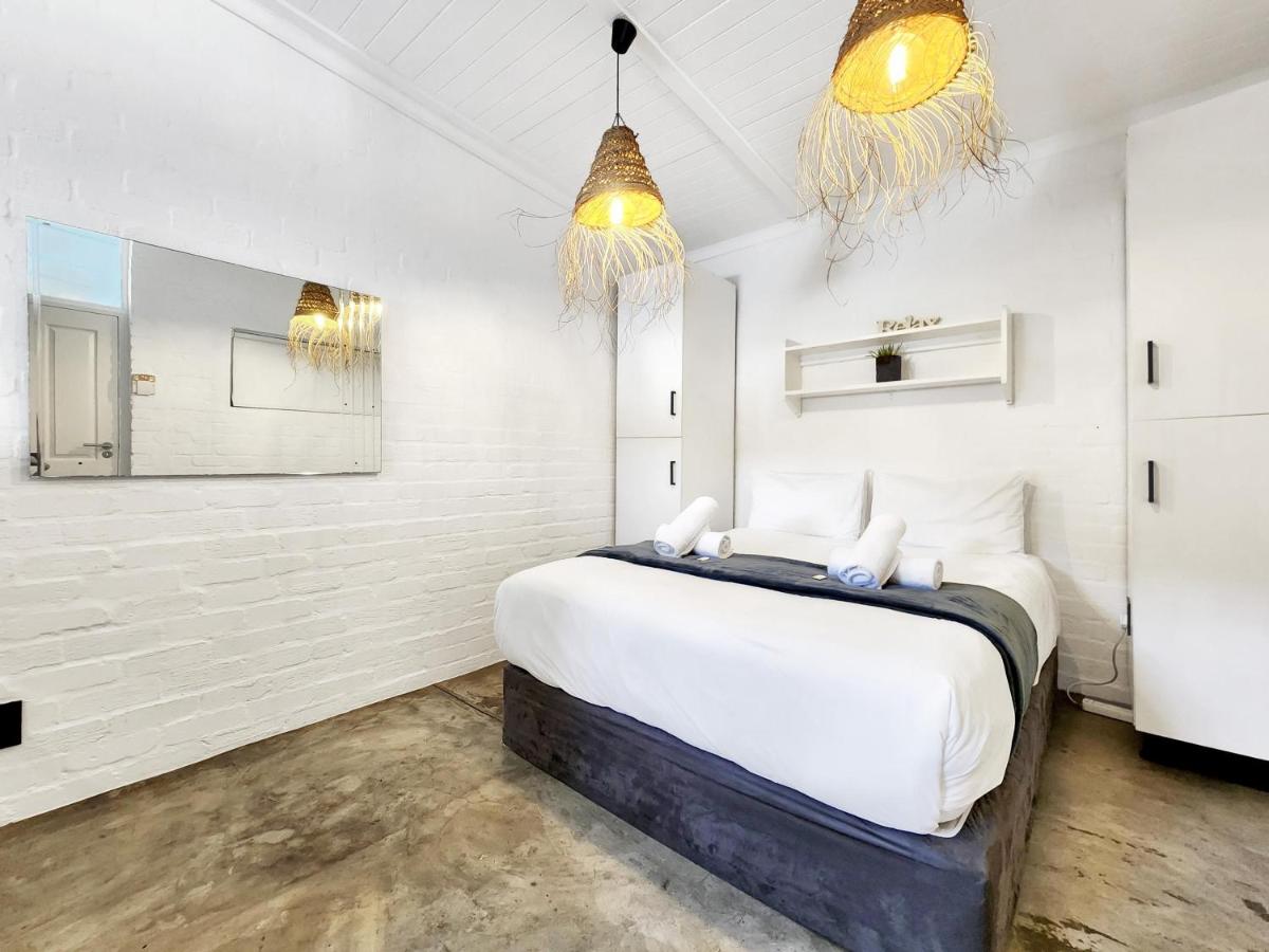 Stylish BoKaap Apartment w Mountain Views - Housity
