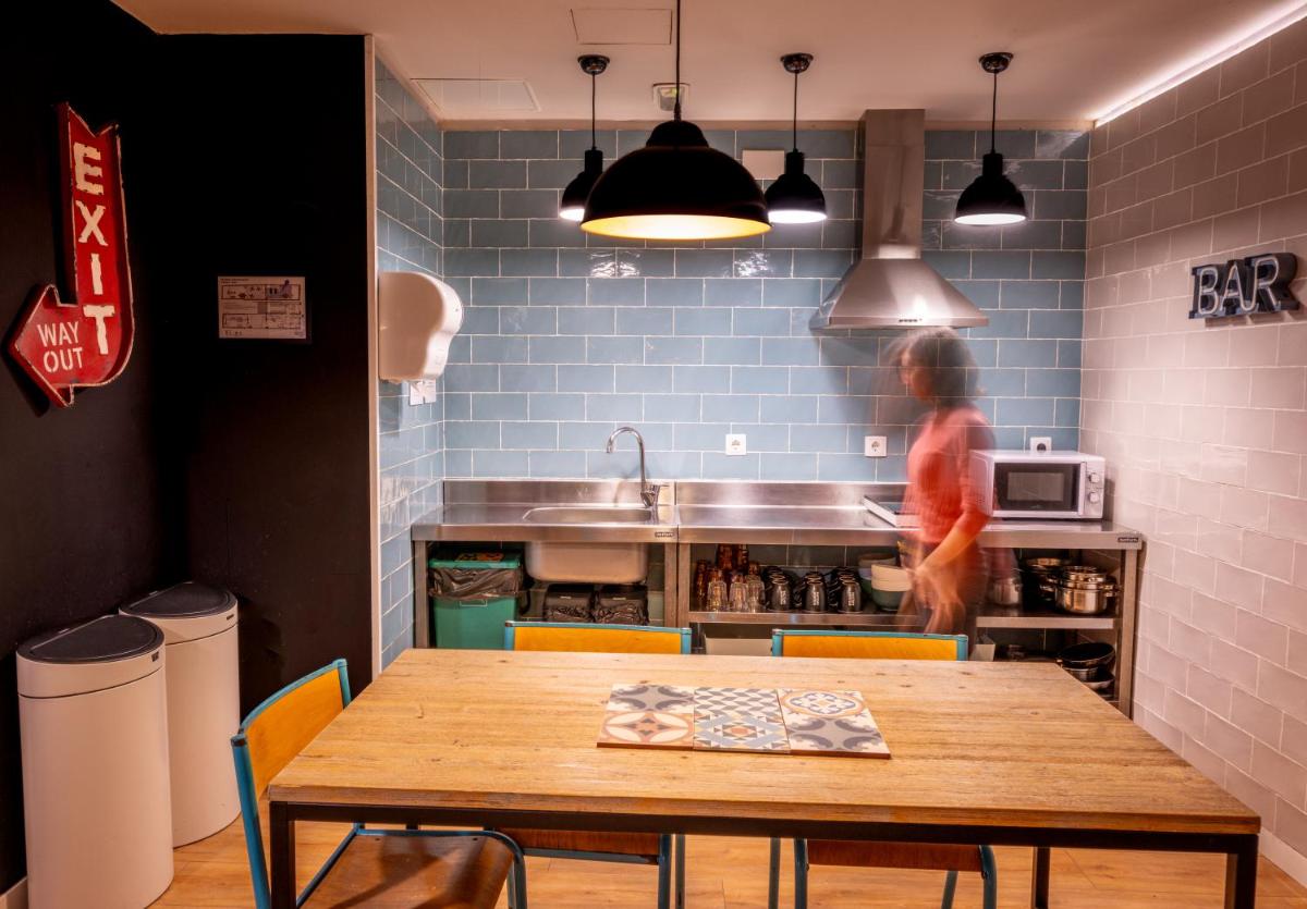 Factory Hostels Barcelona - Hizvo