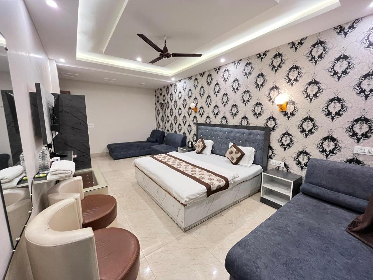Tirupati Hotel - Housity