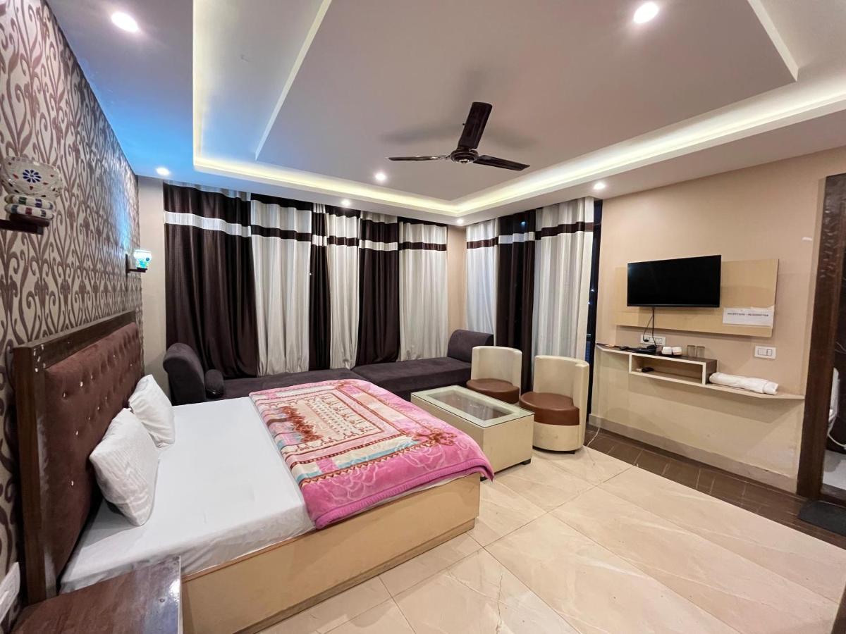 Tirupati Hotel - Housity