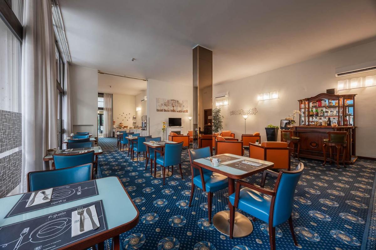 iH Hotels Milano Eur - Trezzano sul Naviglio - Housity