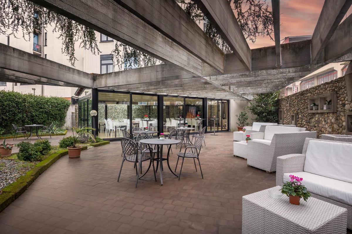 iH Hotels Milano Eur - Trezzano sul Naviglio - Housity