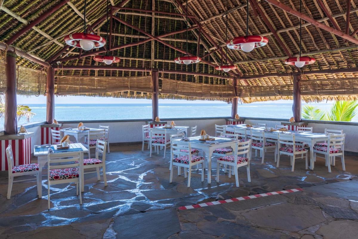 Bahari Beach Hotel - Housity