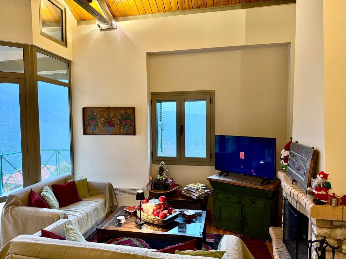Villa Nano Kalavryta Βίλα στο βουνό με τζάκι κοντά στο χιονοδρομικό - Housity