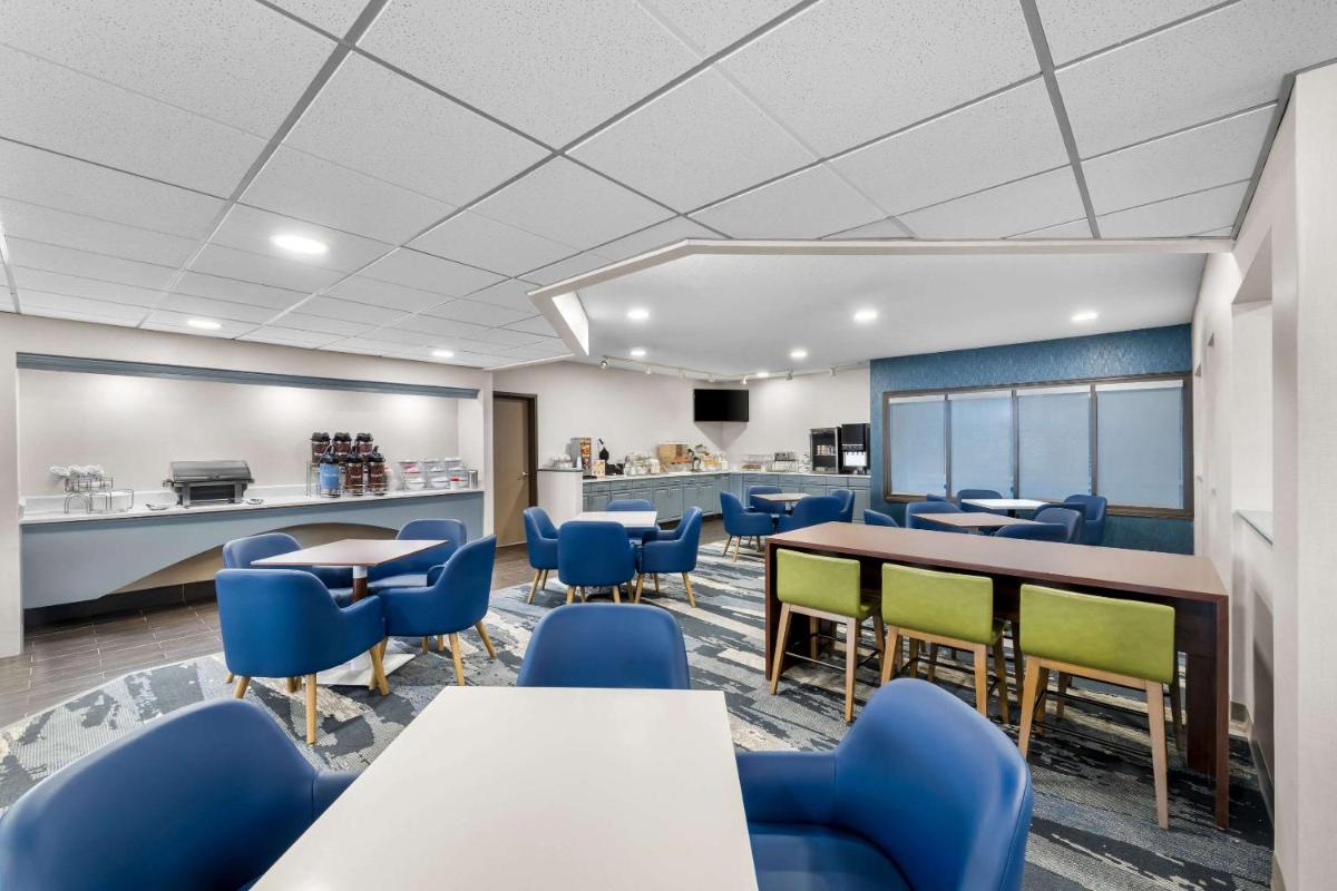 Comfort Suites Stevens Point - Housity