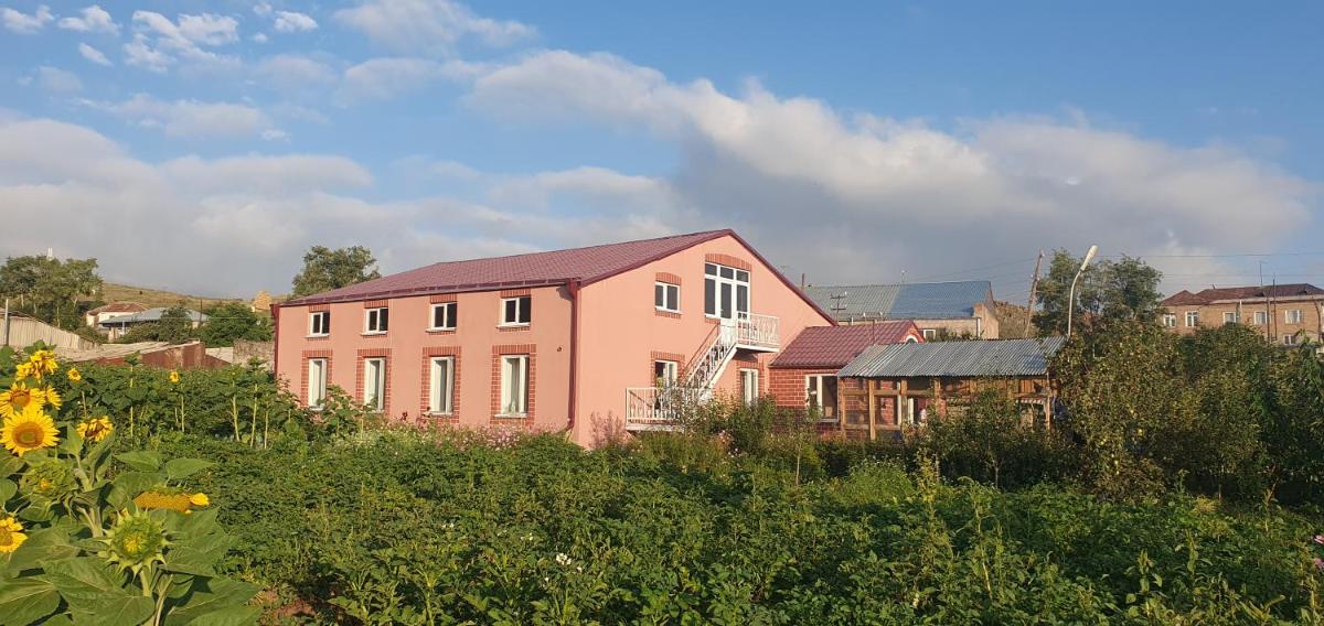 Moreni Guest House - Housity