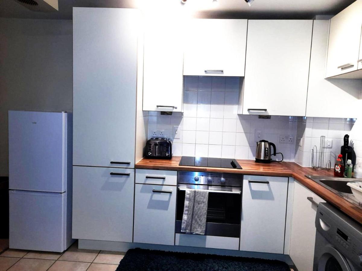 Oxford Apartment-- Free parking 2 Bedrooms-2Bathrooms-Located in Jericho Oxford close to Bus and Rail station - Housity