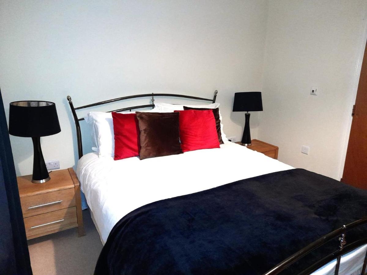 Oxford Apartment-- Free parking 2 Bedrooms-2Bathrooms-Located in Jericho Oxford close to Bus and Rail station - Housity