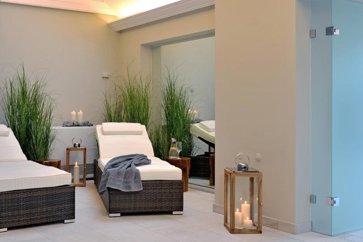 Ein Sitzbereich in der Unterkunft Badhotel Sternhagen