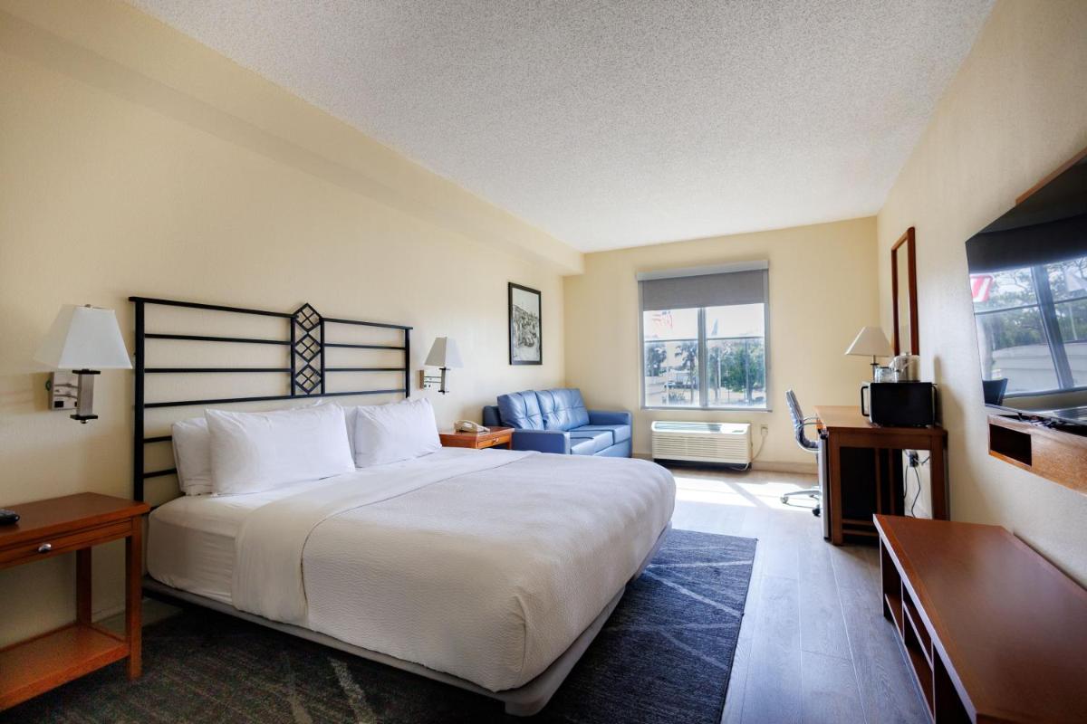 SEVEN Sebring Raceway Hotel - Housity