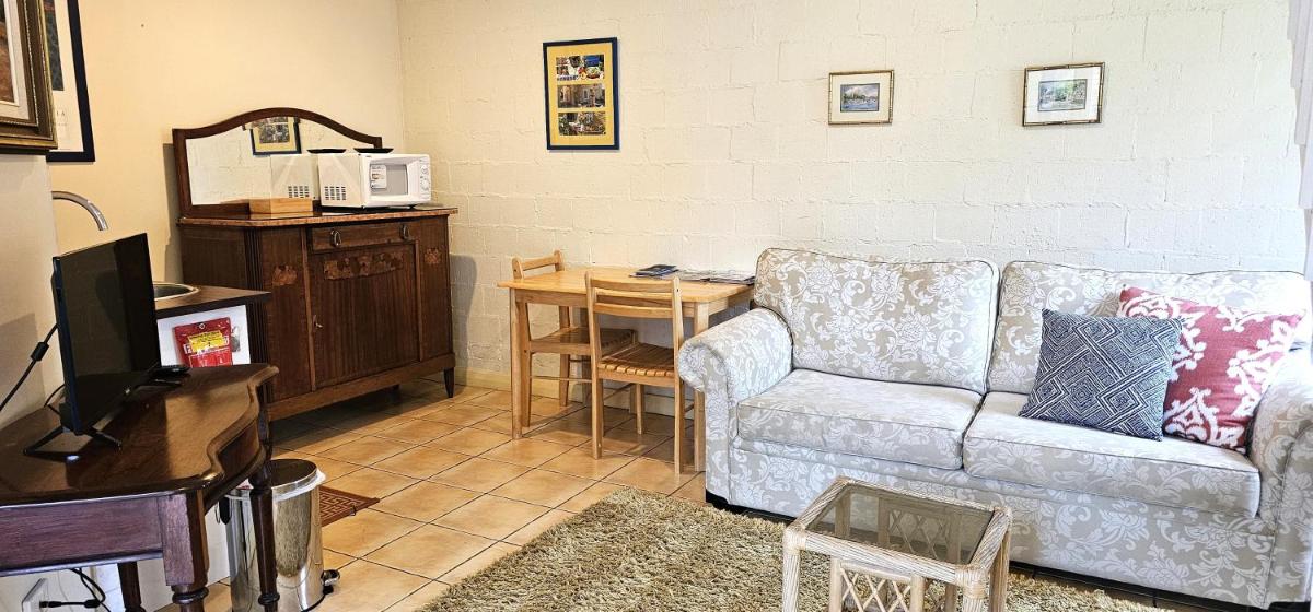 Chez Vous French Spa Villa 2 - Housity