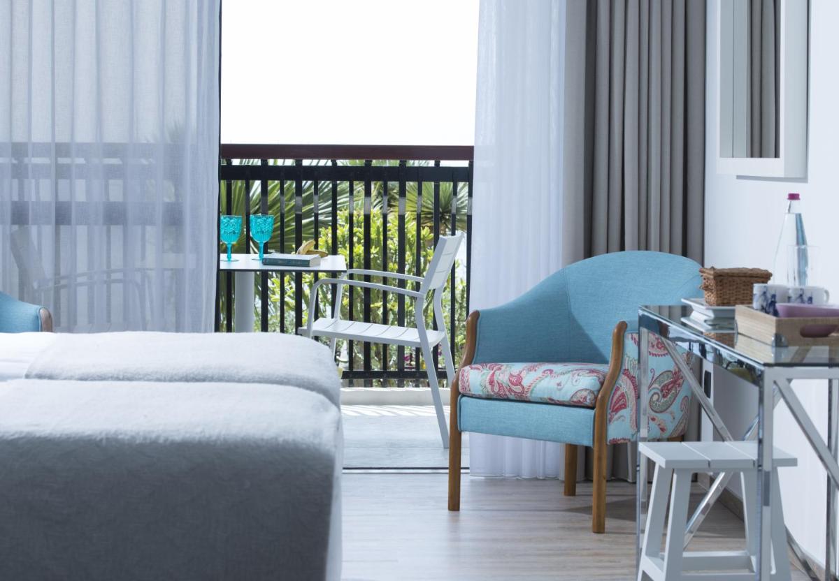 Uma área de estar em Hotel Baia Azul