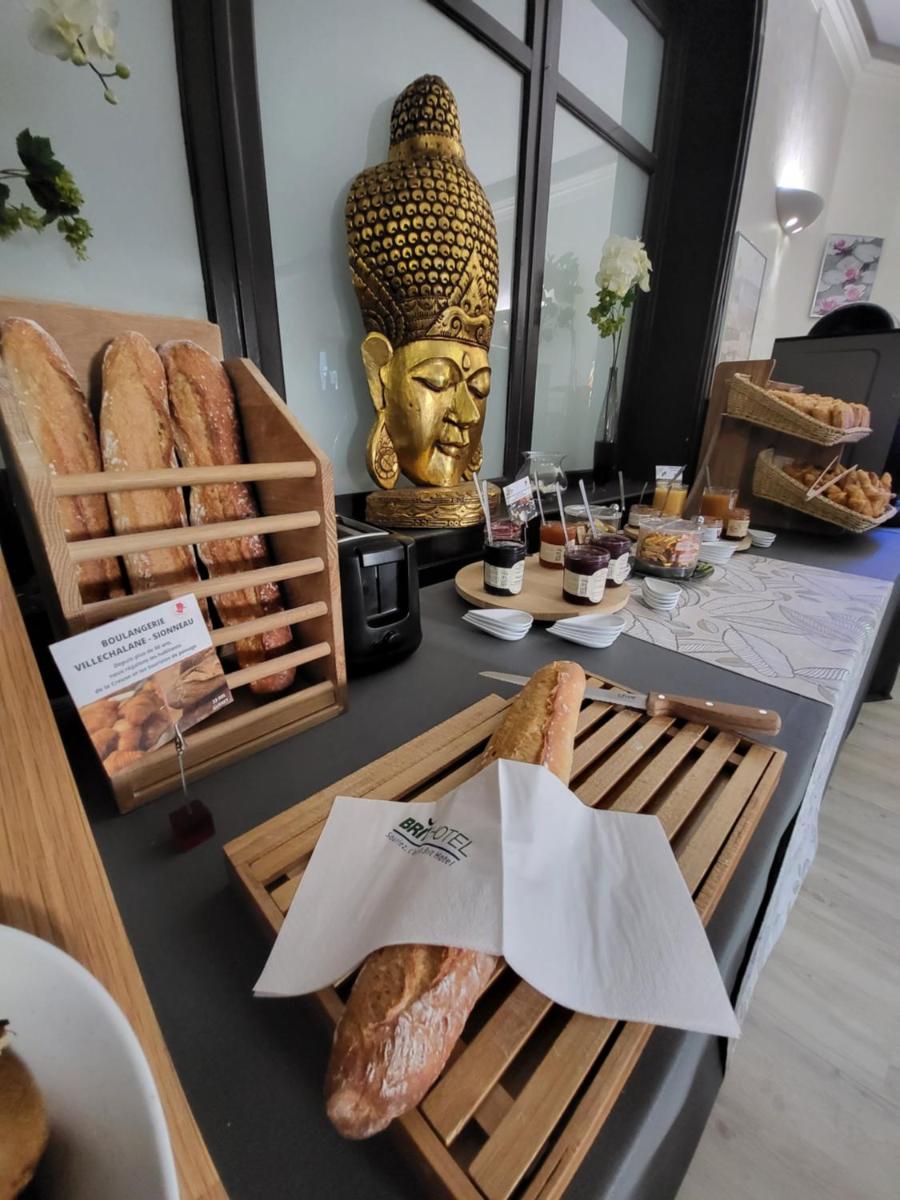 Brit Hotel Confort Auclair - Housity