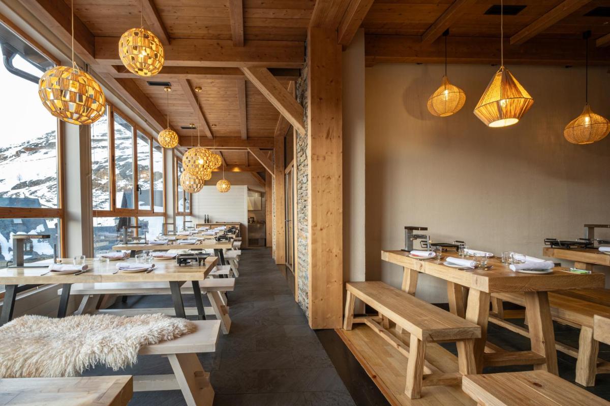 Un restaurante o sitio para comer en Eurostars La Pleta