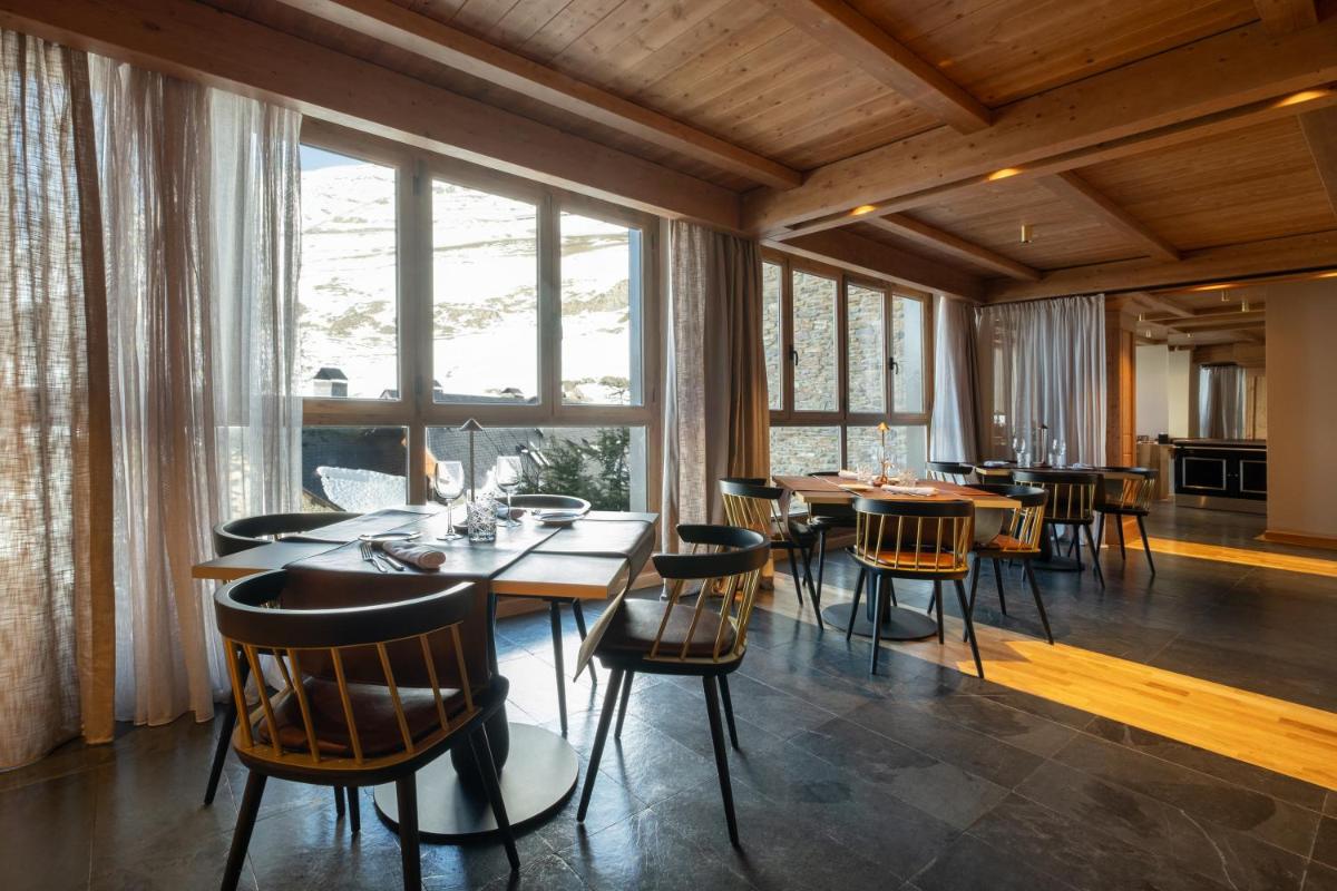 Un restaurante o sitio para comer en Eurostars La Pleta