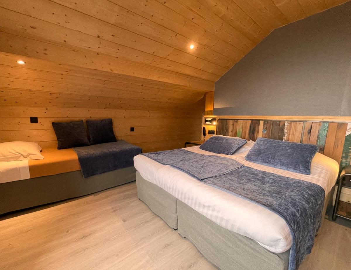 Un ou plusieurs lits dans un hébergement de l'établissement Logis Hotel & Spa Beau-Site