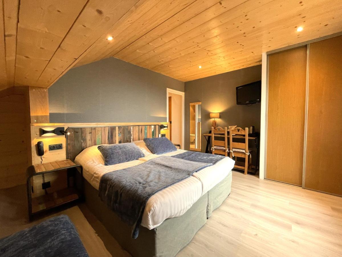 Un ou plusieurs lits dans un hébergement de l'établissement Logis Hotel & Spa Beau-Site