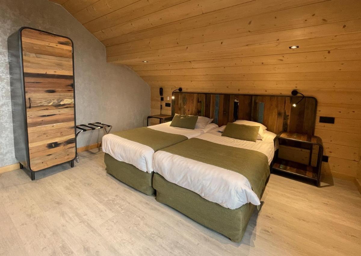 Un ou plusieurs lits dans un hébergement de l'établissement Logis Hotel & Spa Beau-Site
