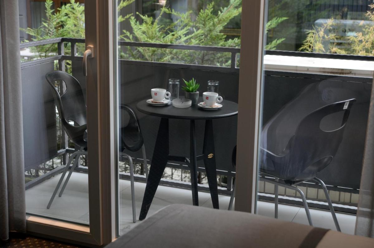 Alexandar Square Apartments - Housity