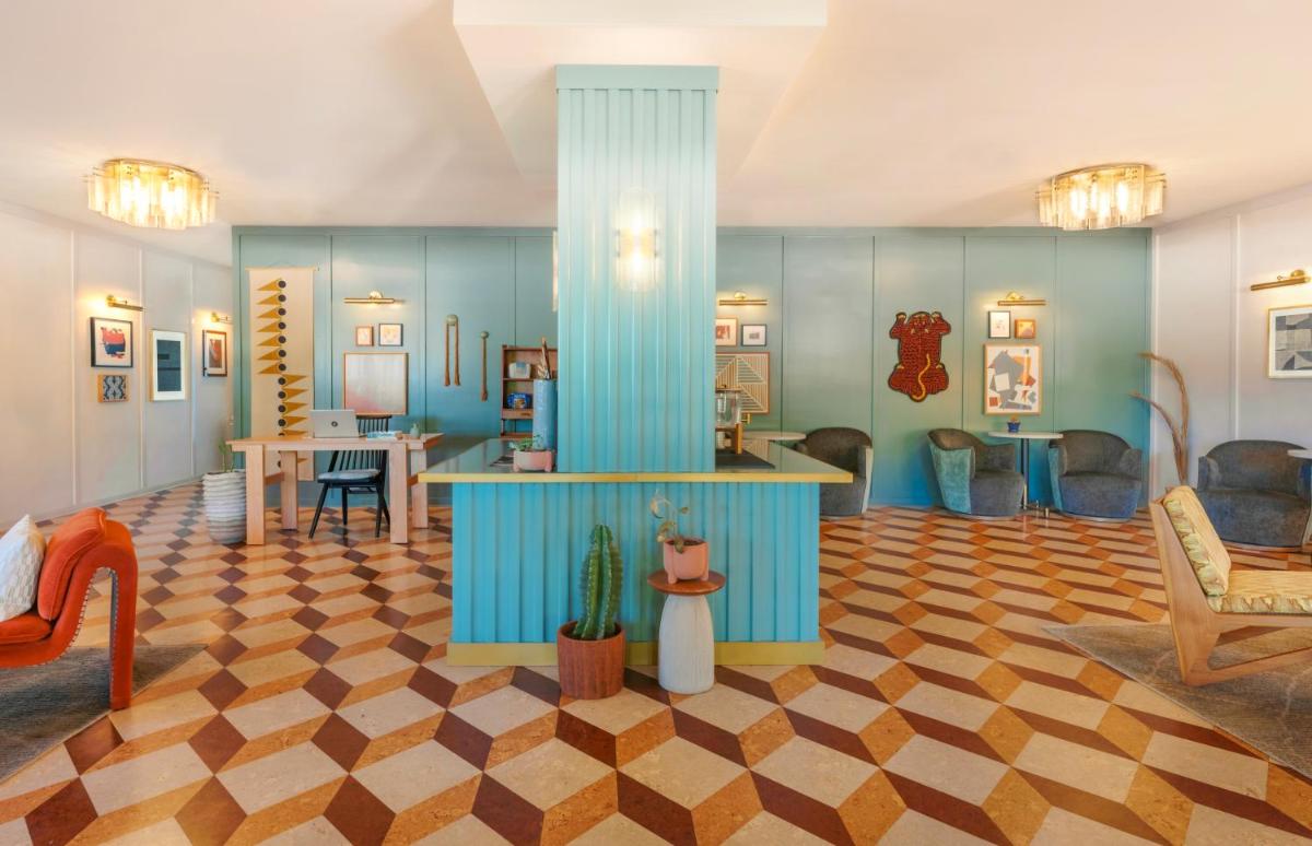 Royal Sun Palm Springs - Housity