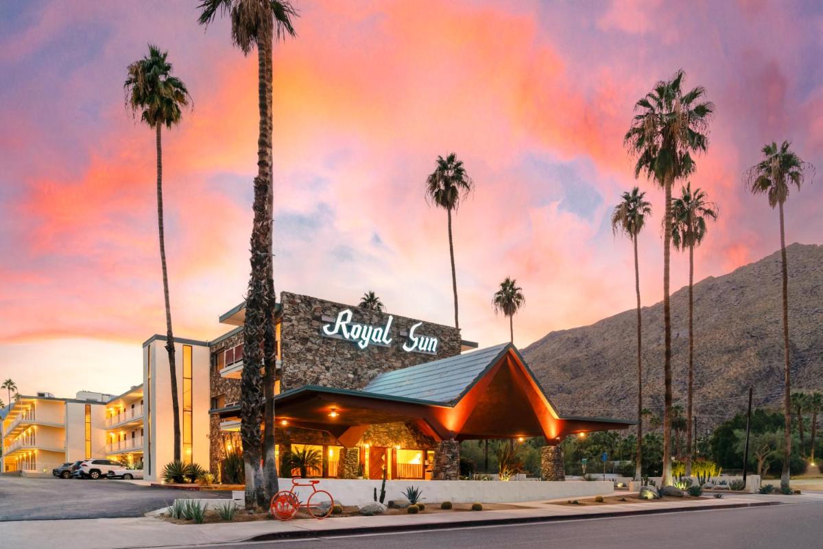 Royal Sun Palm Springs - Housity