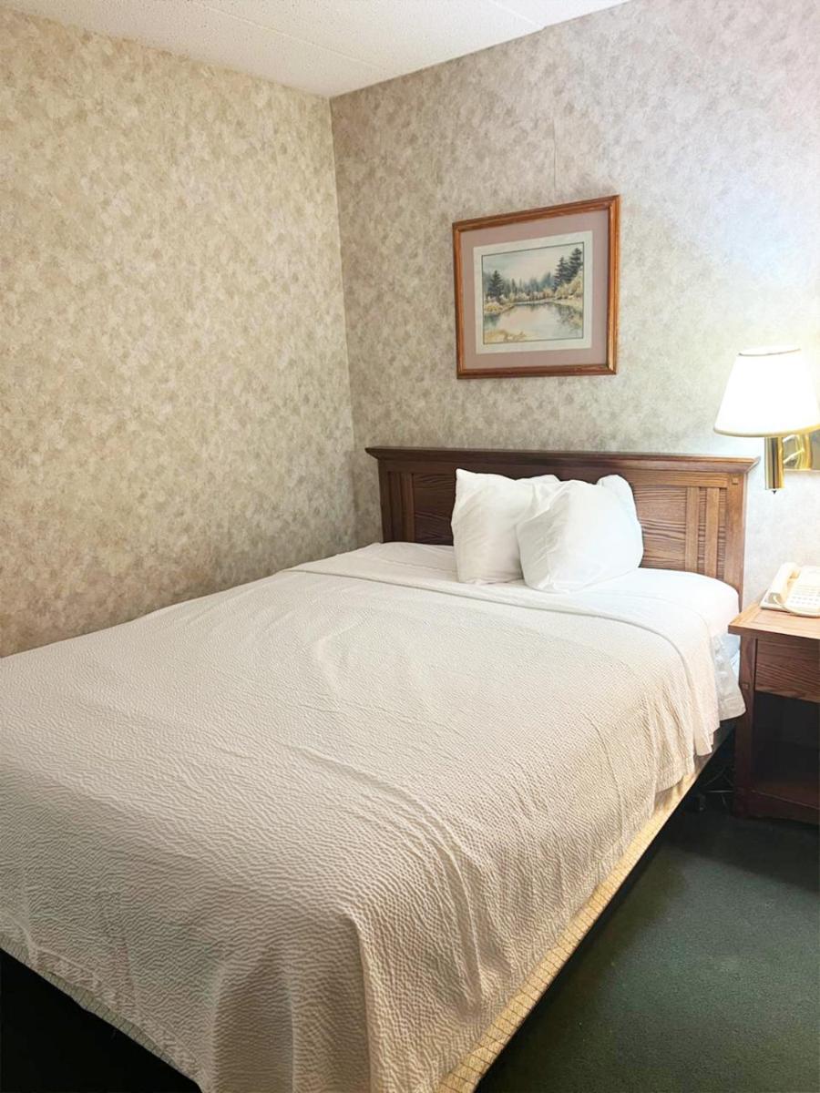Blue Way Inn & Suites La Crosse - Housity