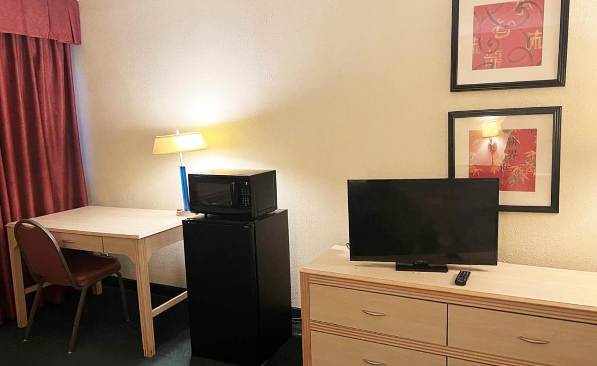 Blue Way Inn & Suites La Crosse - Housity