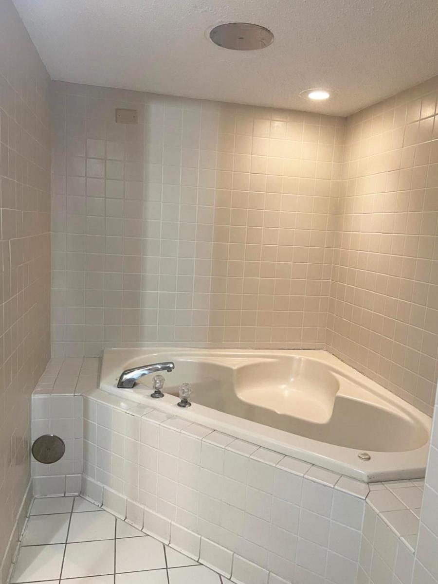 Blue Way Inn & Suites La Crosse - Housity