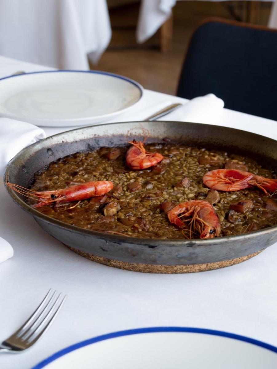 Comida en o cerca de este hotel