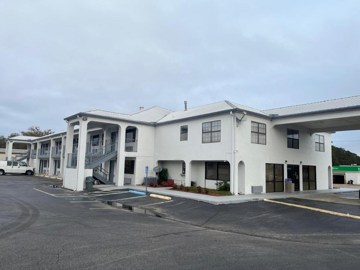 Rodeway Inn - Housity