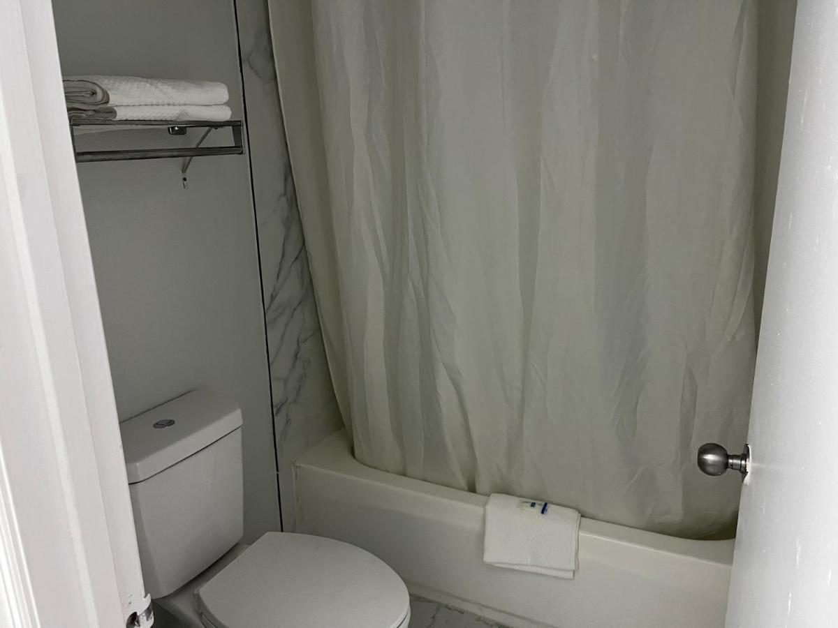 Rodeway Inn - Housity