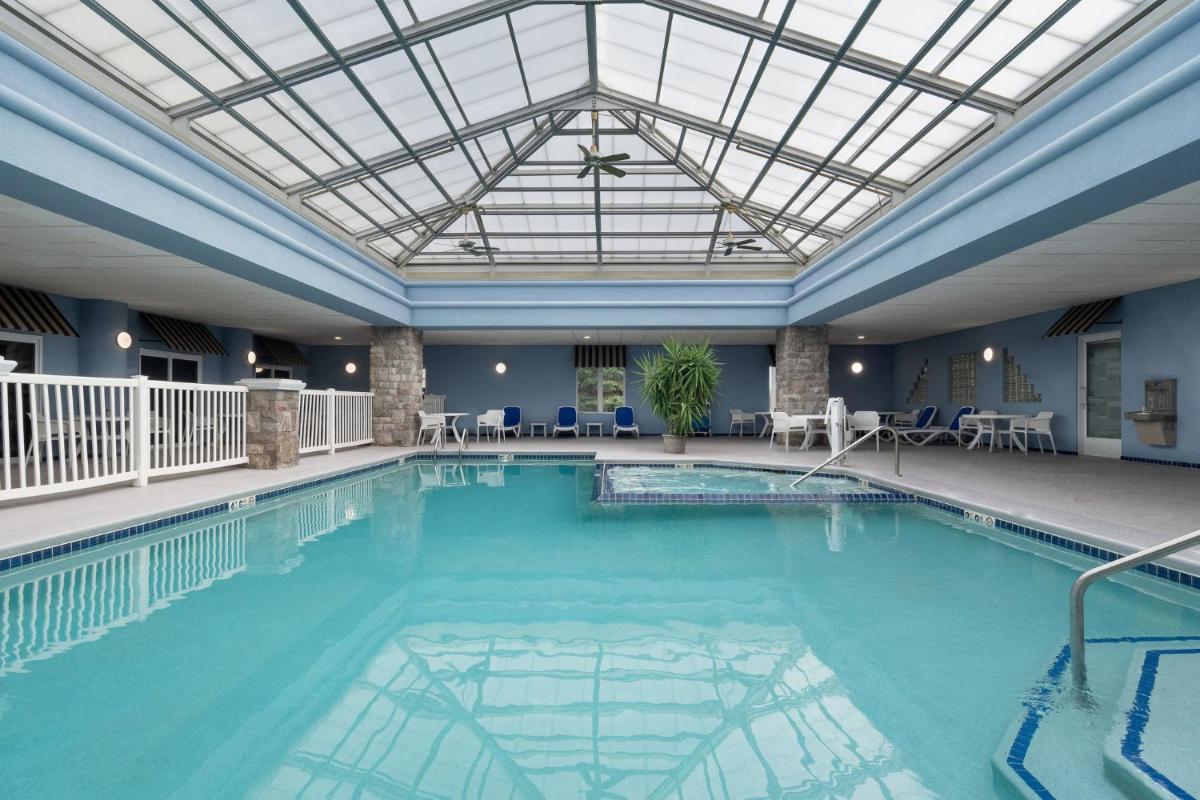 Holiday Inn Express Hotel & Suites Saginaw by IHG - Housity