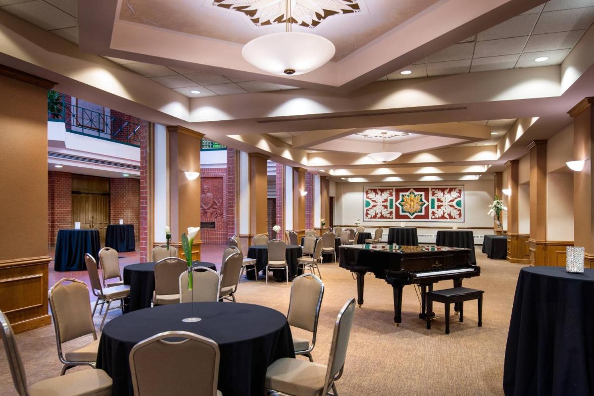 The Lincoln Marriott Cornhusker Hotel - Housity