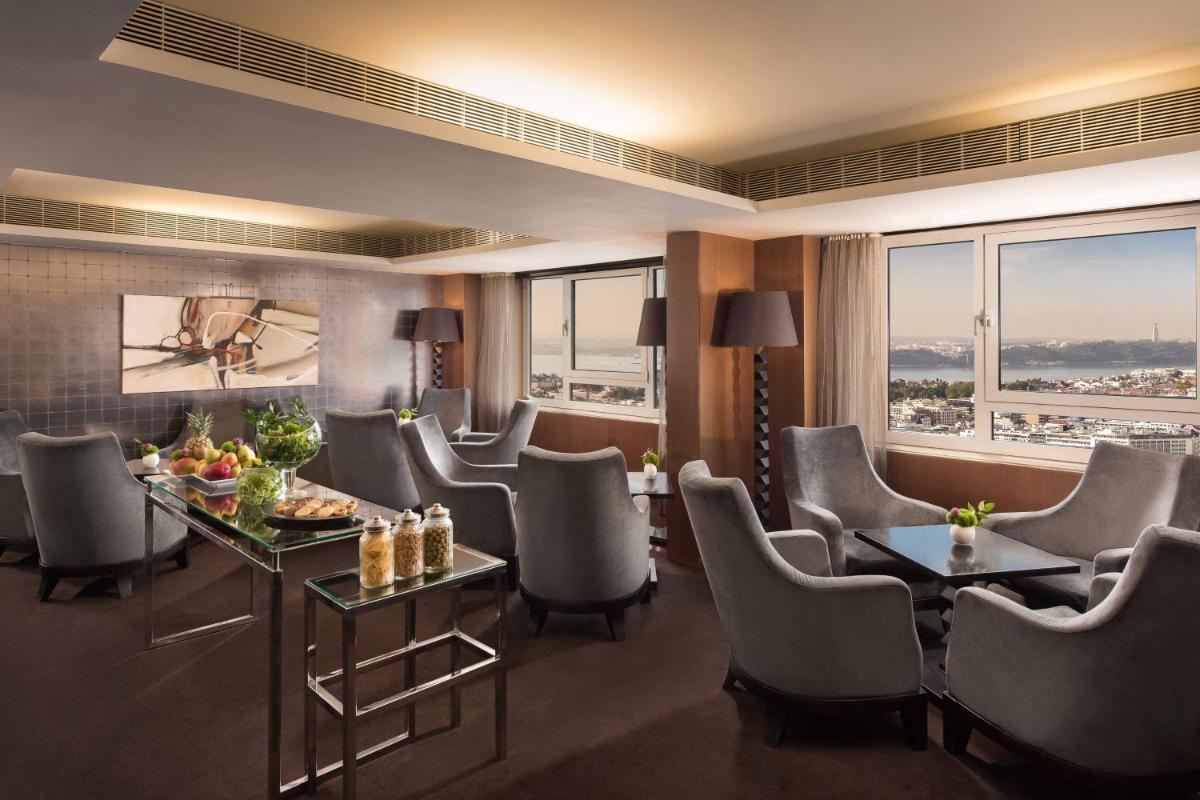 Uma área de estar em Sheraton Lisboa Hotel & Spa