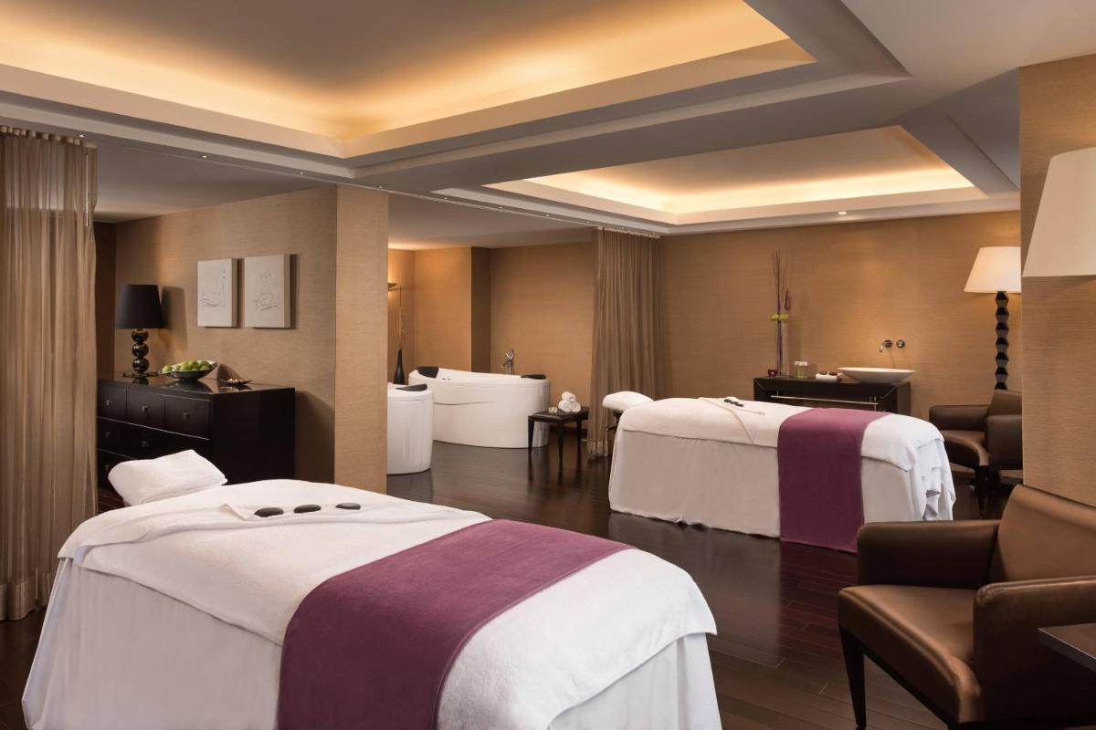 Uma cama ou camas num quarto em Sheraton Lisboa Hotel & Spa
