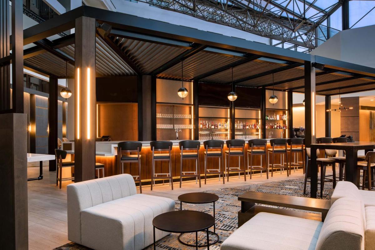 Sheraton Detroit Metro Airport - Housity