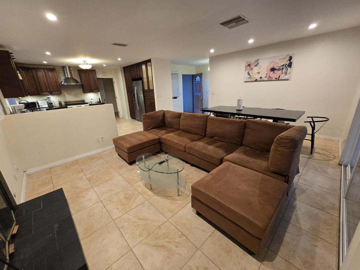 4 Bedroom West Hills Charmer with Pool and Jacuzzi - Housity