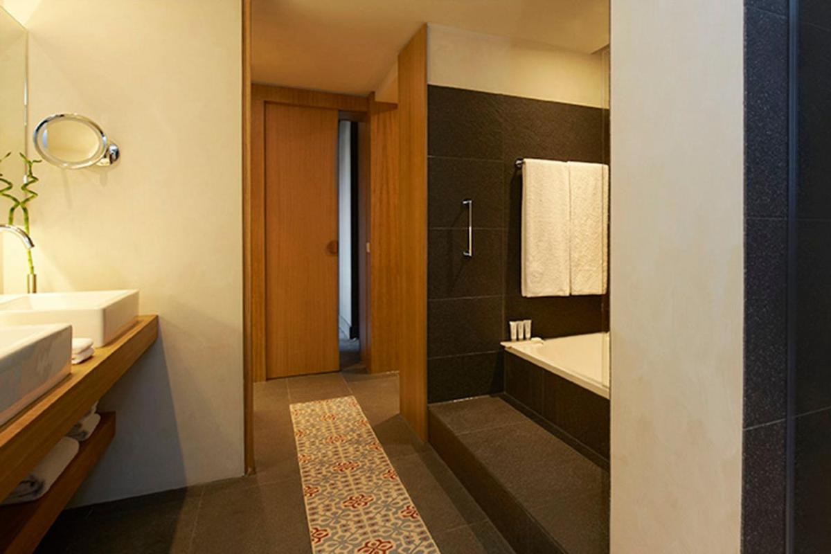 Un baño de Le Meridien Barcelona