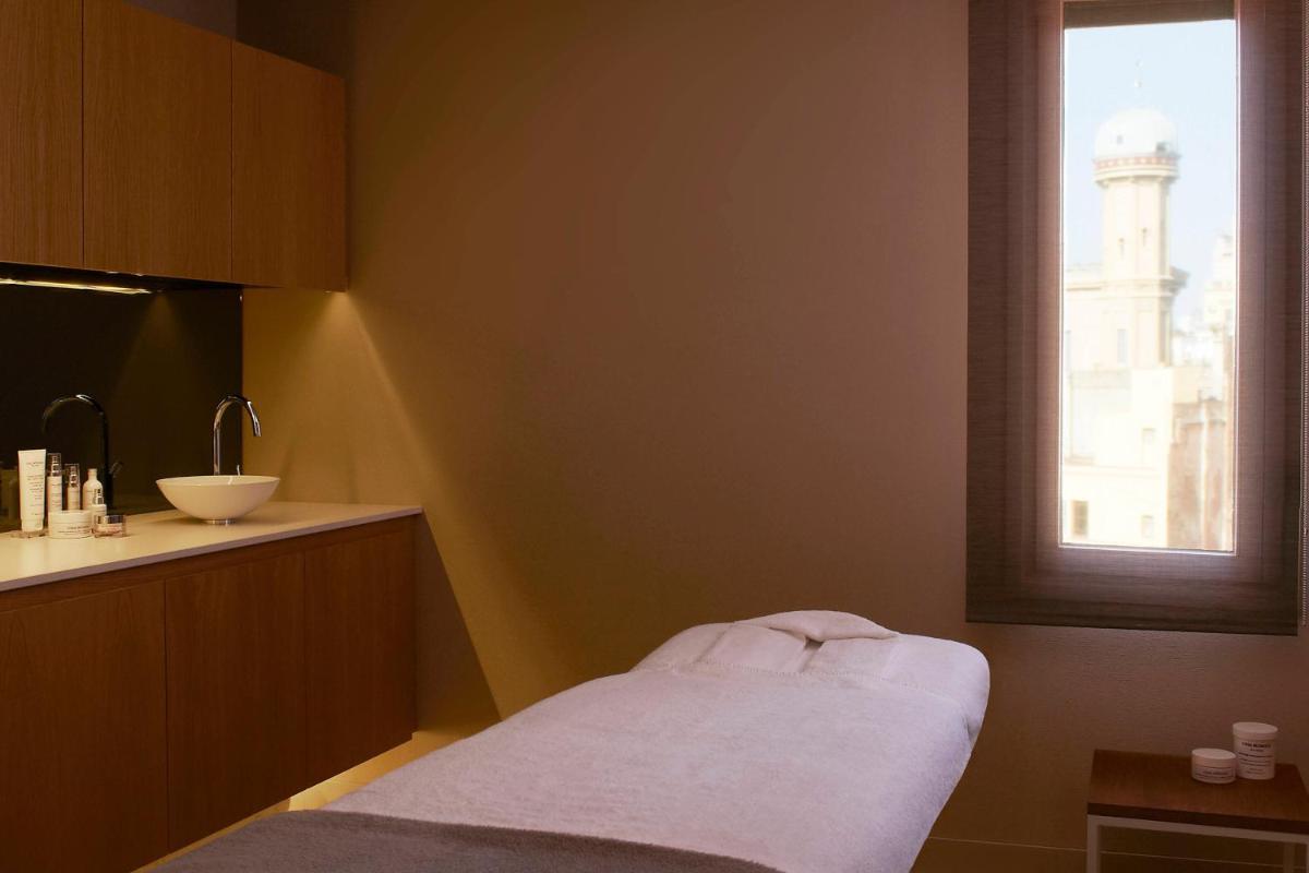 Cama o camas de una habitación en Le Meridien Barcelona