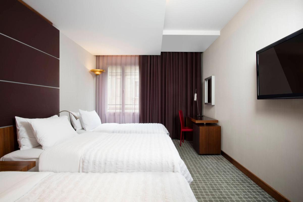 Cama o camas de una habitación en Le Meridien Barcelona