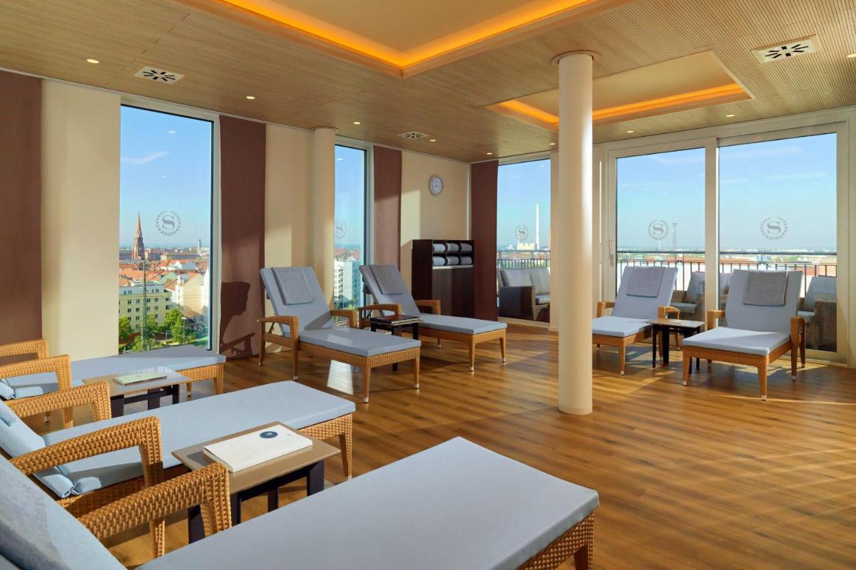 Ein Sitzbereich in der Unterkunft Sheraton Carlton Nuernberg