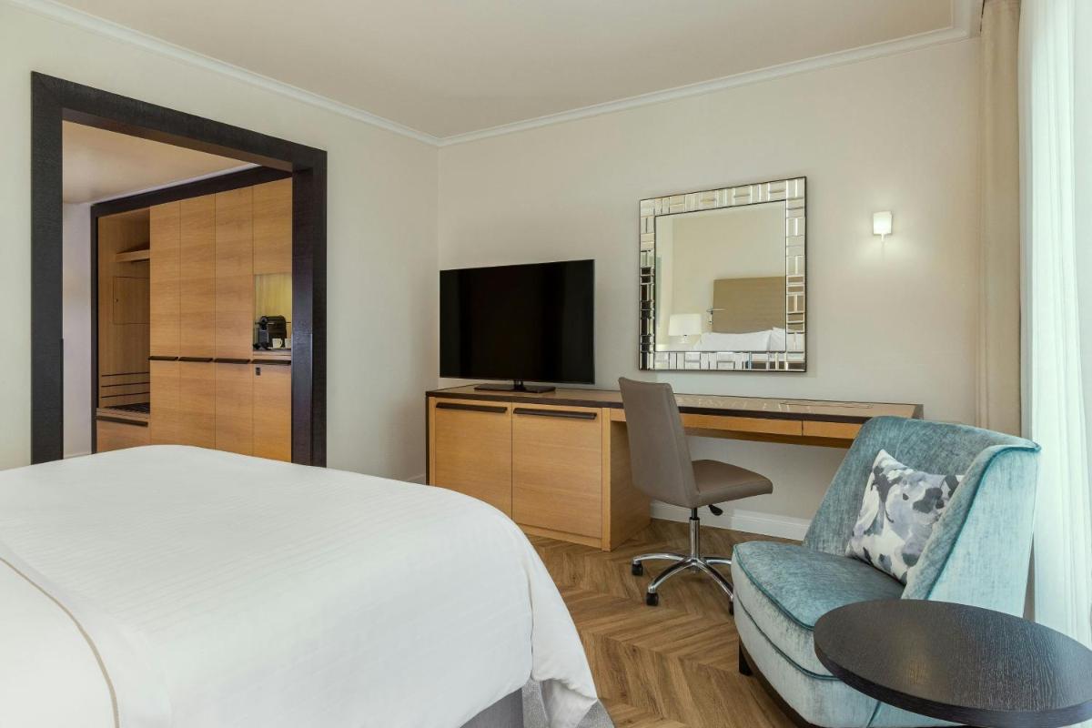TV/Unterhaltungsangebot in der Unterkunft The Westin Grand Berlin